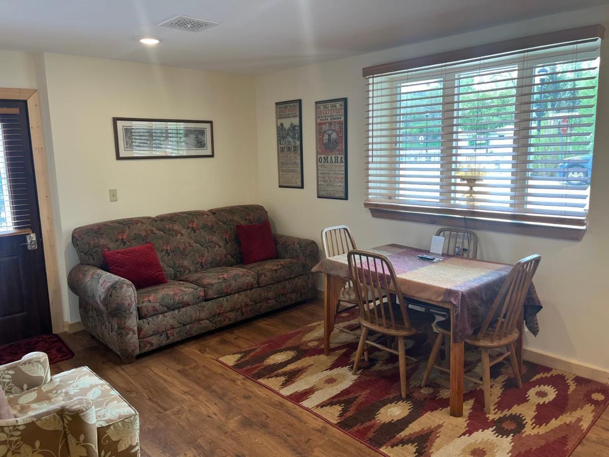 Creekside Downtown Vacation Suites, Only Adults 25 Or Older บัฟฟาโล ภายนอก รูปภาพ